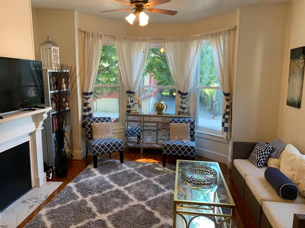 46 Lee Ave APT 1, Newport, RI 02840