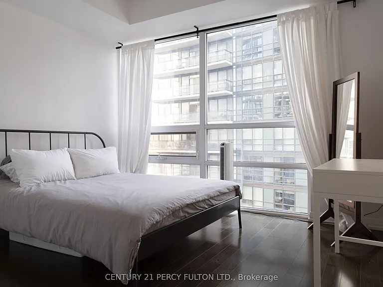 460 Adelaide St E #1611 — Photo 12