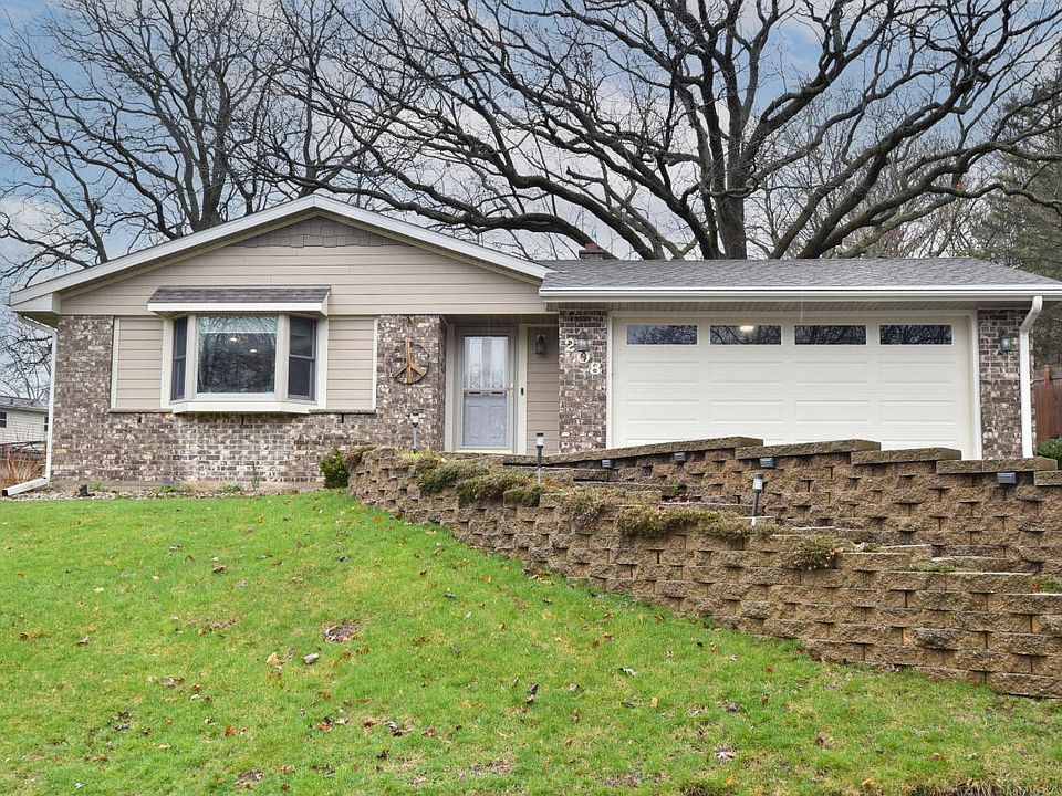 1st image of 208 Crestwood DRIVE