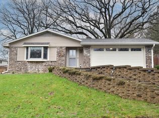 208 Crestwood Dr, Waukesha, WI 53188