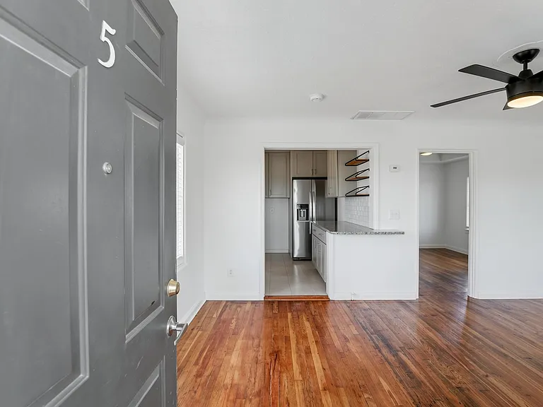 342 W Culver St #5 — Photo 2