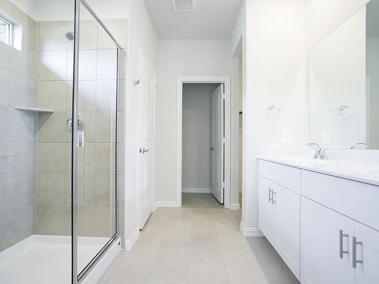 404 Castle Rd — Photo 12