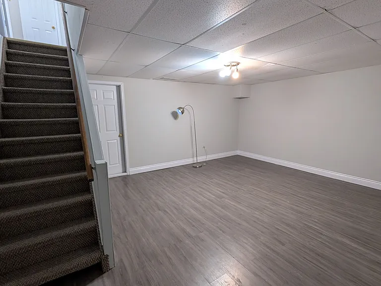 61 Ashley Cres — Photo 10