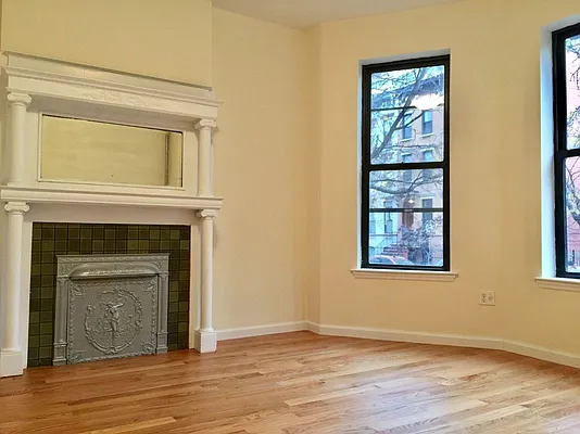 Rented by NYLA Realty | media 20