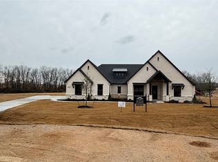 212 Desperado Ct, Weatherford, TX 76088