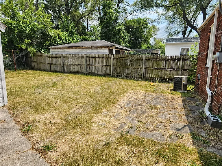 18492 Gilchrist St — Photo 5