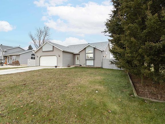 2nd image of 2355 Garden Dr