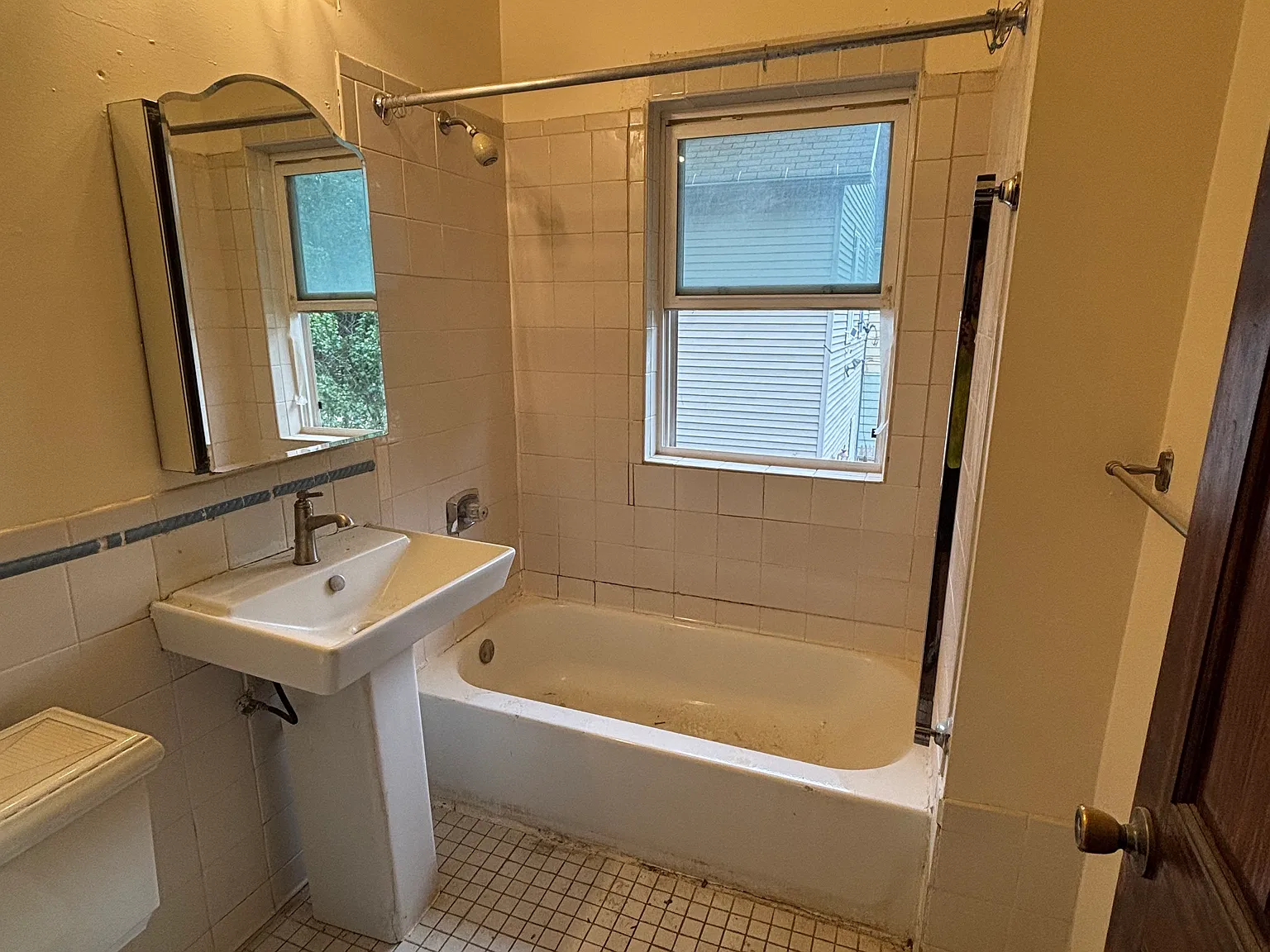 3 bed, 1200 sqft, $1,250 — Photo 4