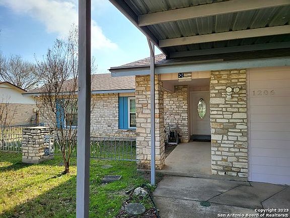 4th image of 1206 Tideland St