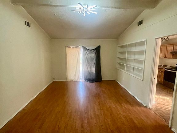 3rd image of 2236 Oak Ridge Dr