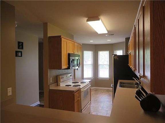 4th image of 2415 E 27th Ter