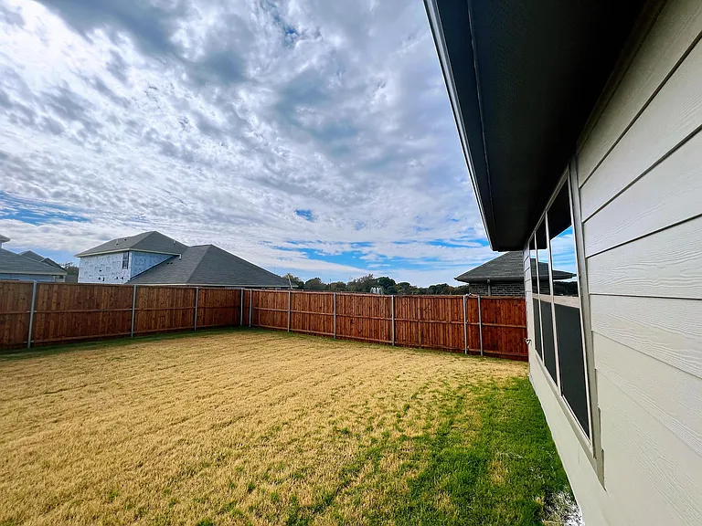 553 Meadow Run Dr — Photo 25