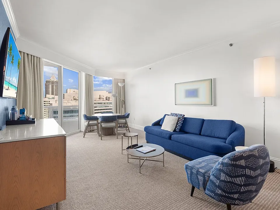 4401 Collins Ave #ID1540549P