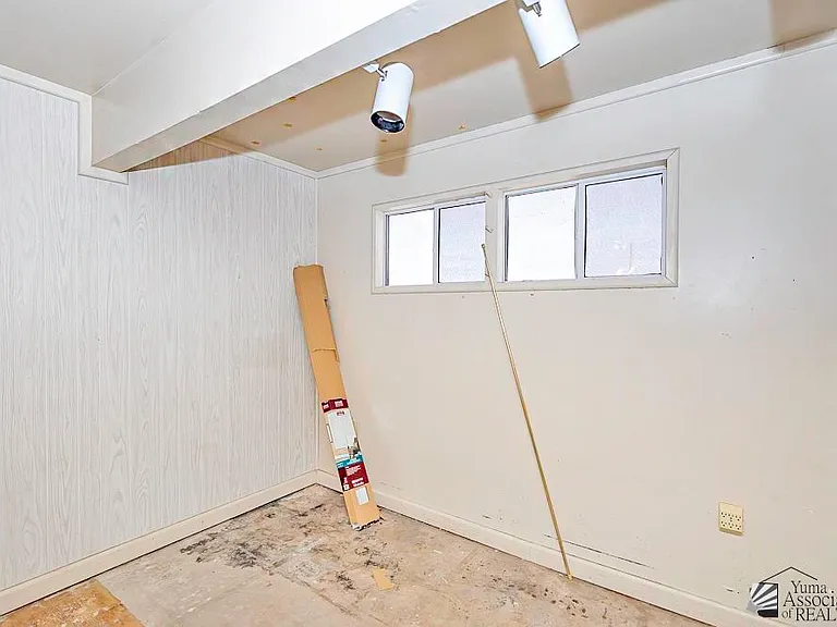 2662 S Madison Ave — Photo 16