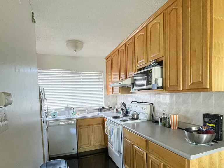 2601 College Ave #304 — Photo 4