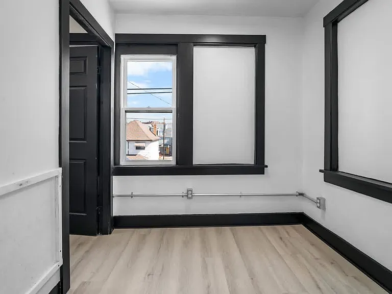 1516 McClure St #B — Photo 9