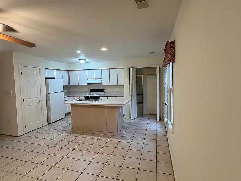 260 Morningside Dr — Photo 8