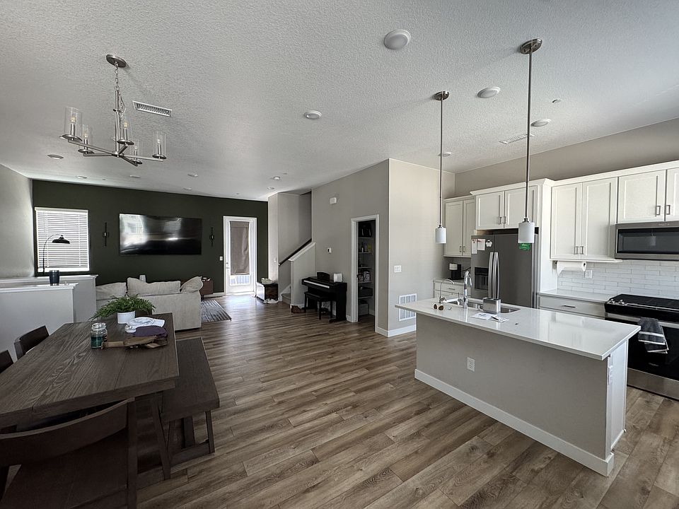 1st image of 1566 W 67th Dr