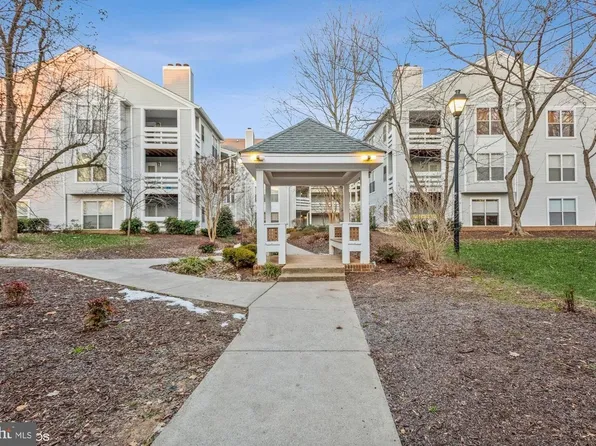 10302 Appalachian Cir APT 301, Oakton, VA 22124