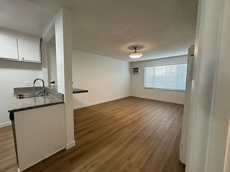 14220 Burbank Blvd — Photo 12
