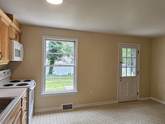 5th image of 222 E Whitlock Ave