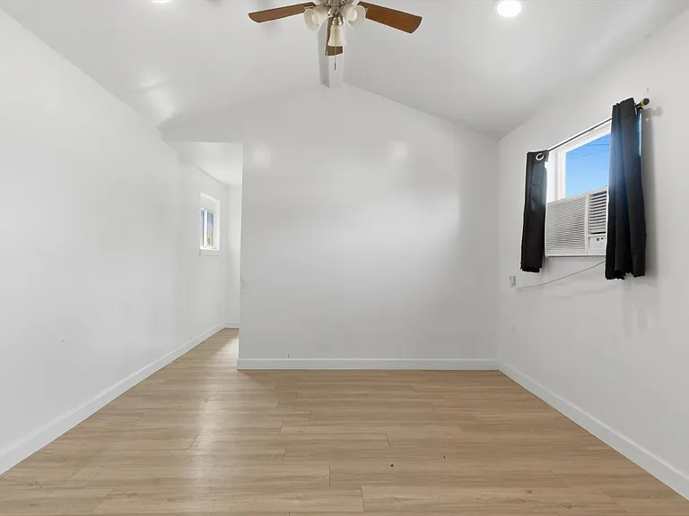 361 E Clarendon Ave — Photo 24