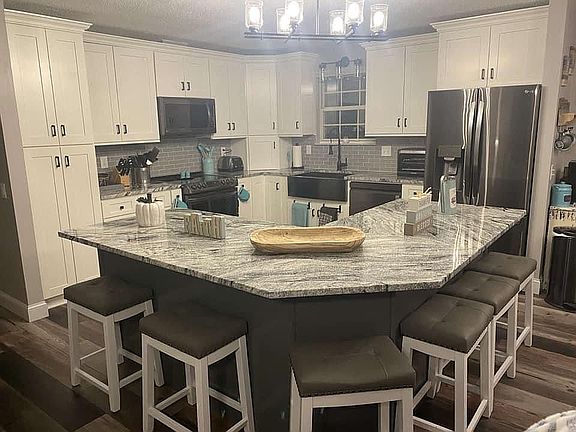 Beautiful spacious kitchen