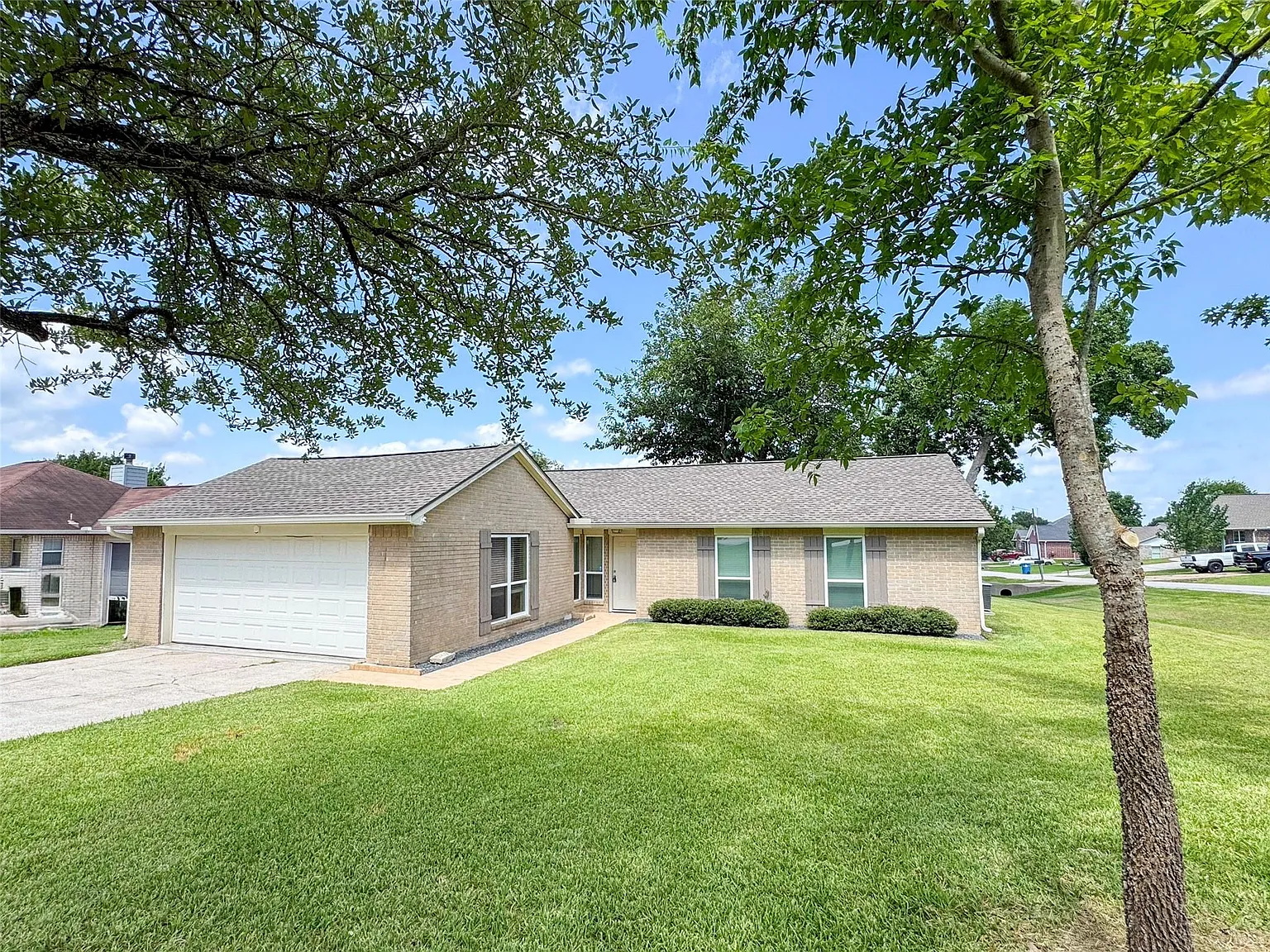 3 bed, 2.0 bath, 1251 sqft, $1,700 — Photo 1