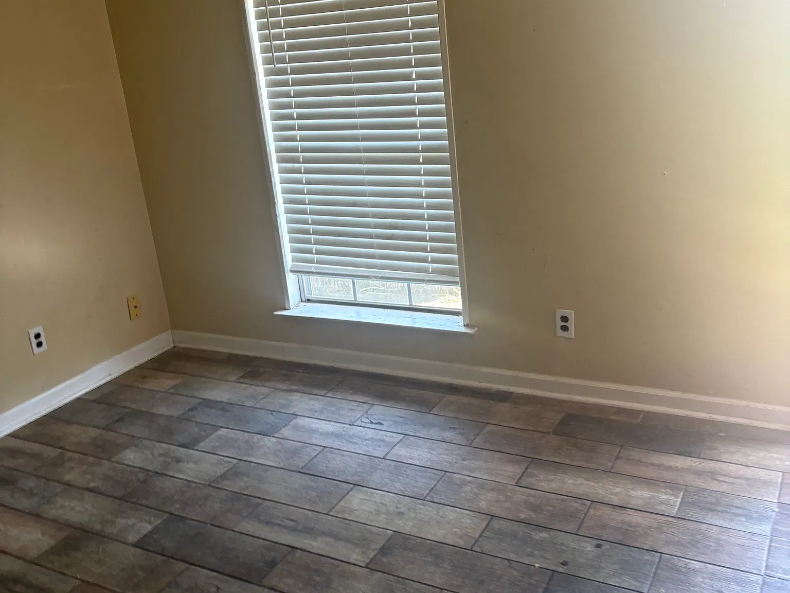 3 bed, 1075 sqft, $1,550 — Photo 2