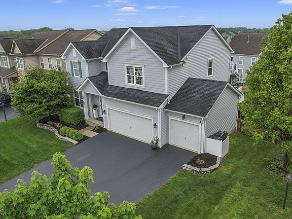 5th image of 327 Fox Glen Dr E
