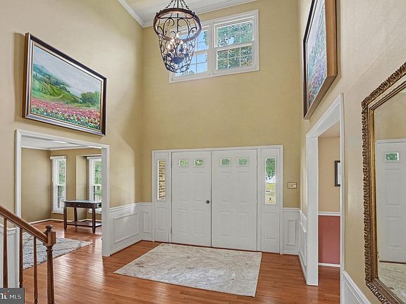 4th image of 970 Clover Ct