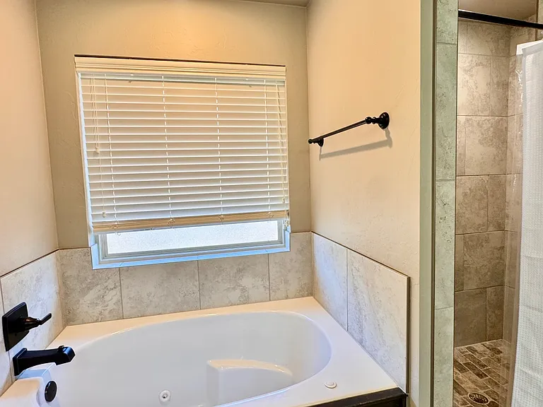 8109 NW 160th Ter — Photo 13