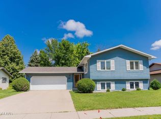 314 40th Ave S, Grand Forks, ND 58201