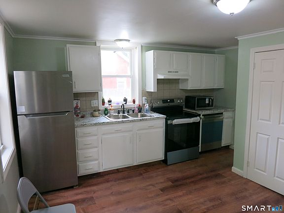 2nd image of 983 Riverside Drive