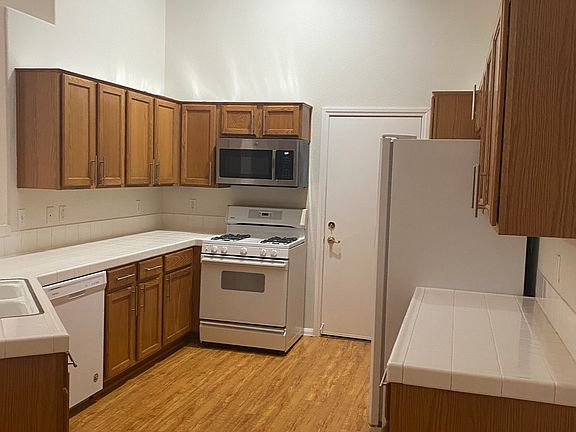 5th image of 4059 Radbourne Ave