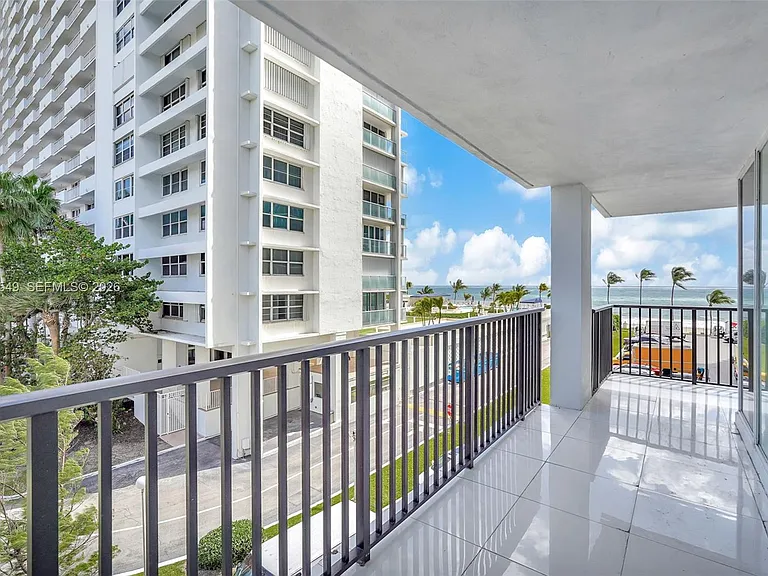 4280 Galt Ocean Dr #2F — Photo 43