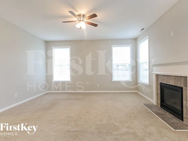 5776 Bluff View Ln — Photo 3