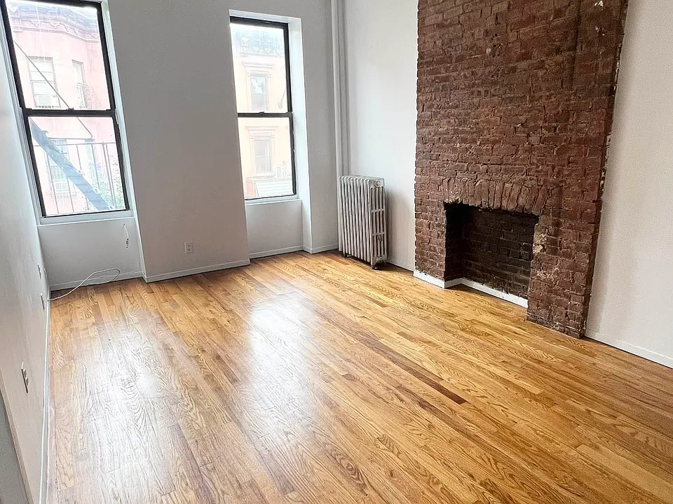 372 W 46th St #2