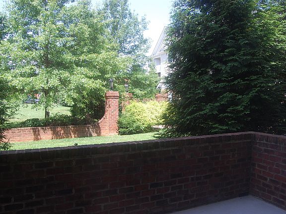 5th image of 623 Wyndhurst Dr Unit 104