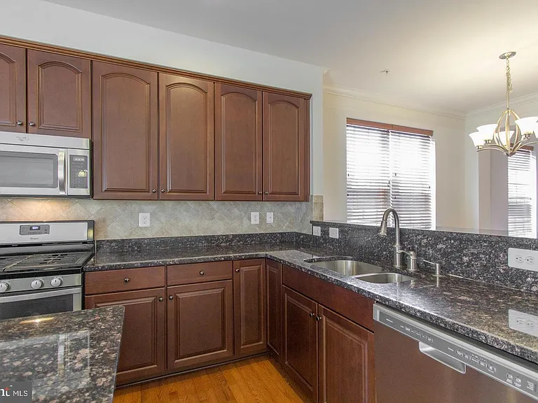 23045 Sweetspire Dr — Photo 9