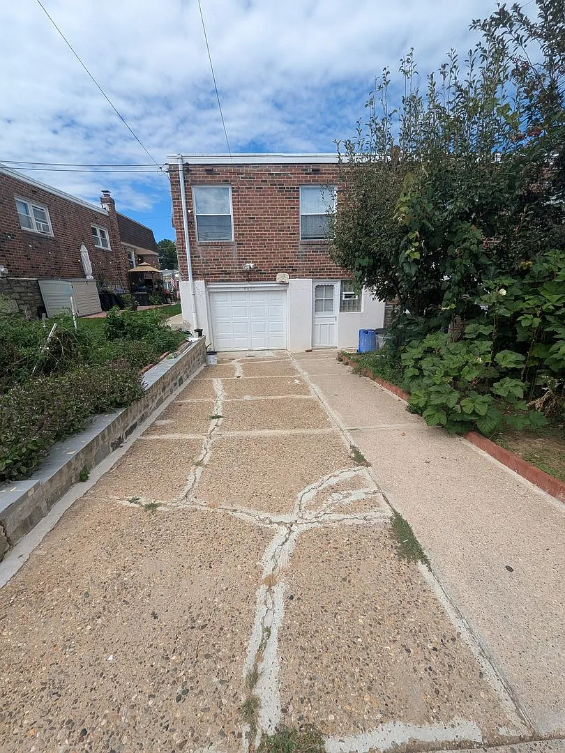 Well Located Home - Bells Corner — Photo 2