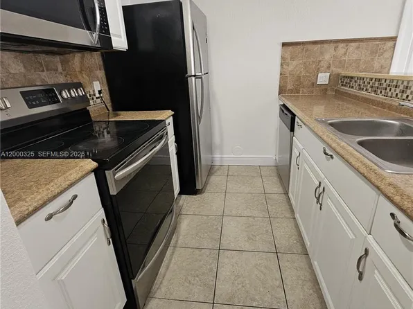 8180 Geneva Ct, Doral, FL