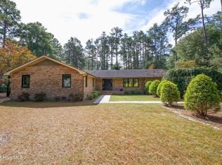 100 Beaver Ln, Pinehurst, NC 28374