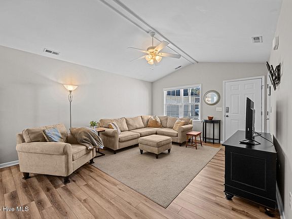 4th image of 113 English Ivy Lane