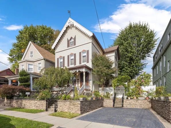 43 W 45th St, Bayonne, NJ 07002