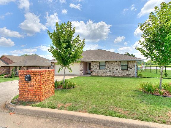 3rd image of 3700 Redbud Dr
