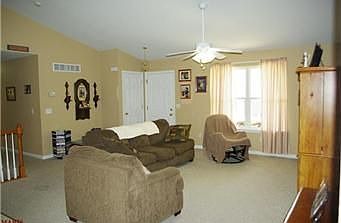 3rd image of 20 Madison Ln