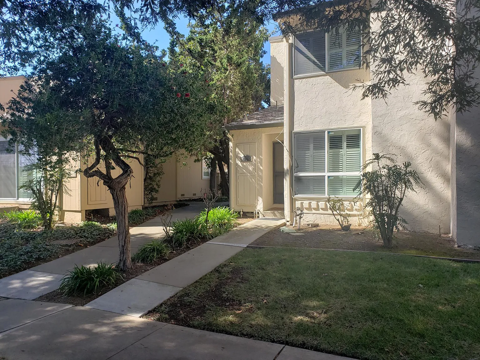 1074 Norfolk Dr photo 1