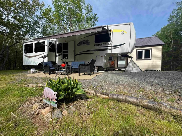 15 Bayview Ln, Victoria, NS B0E 1B0