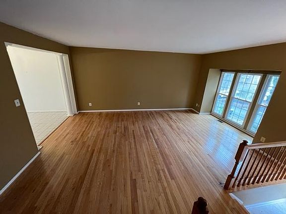 5th image of 208 Barclay Dr